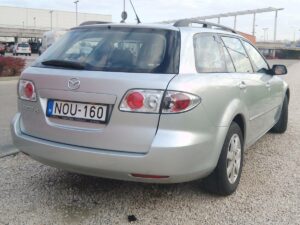 Kombi Autóbérlés Mazda hátulja