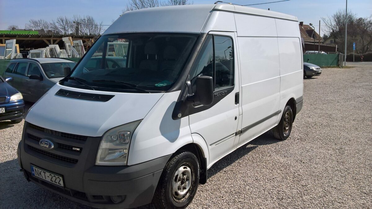 Ford Transit kisbusz bérlés 8 köbméteres raktérrel Győrben