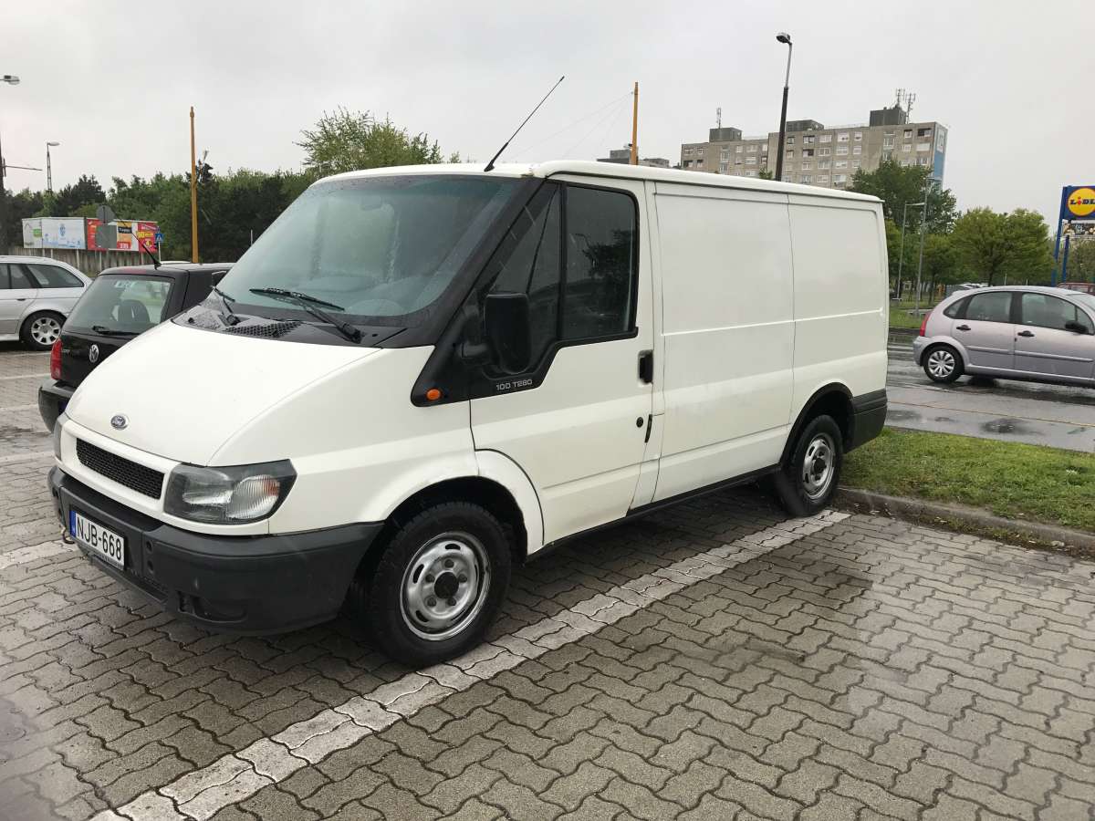 Vonóhorgos Ford Transit kisteherautó bérlés Győrben