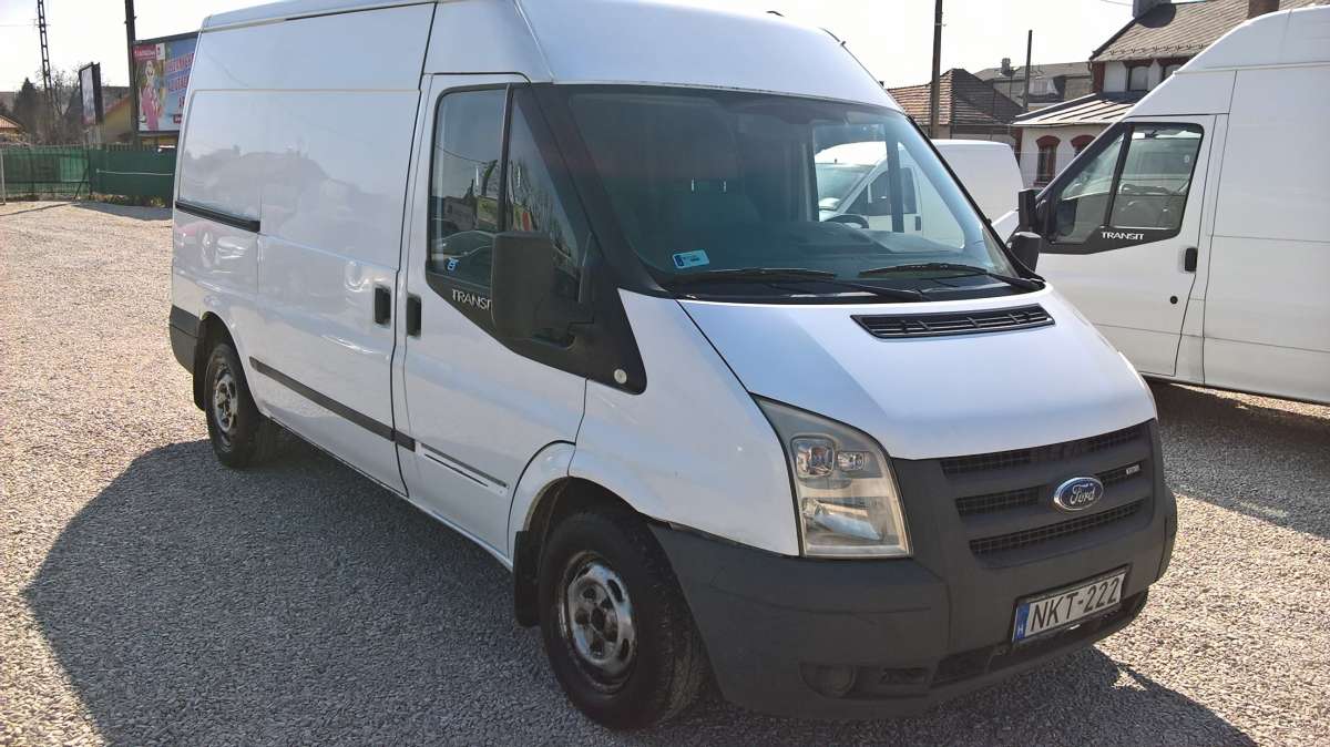 Ford Transit kisteherautó bérlés 8 köbméteres raktérrel
