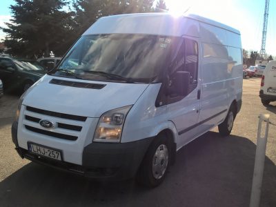 8 köbméteres Ford Transit dobozos kisbusz bérlés Győrben