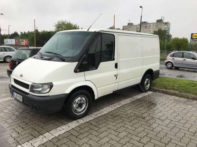 Vonóhorgos Ford Transit kisbusz bérlés Győrben